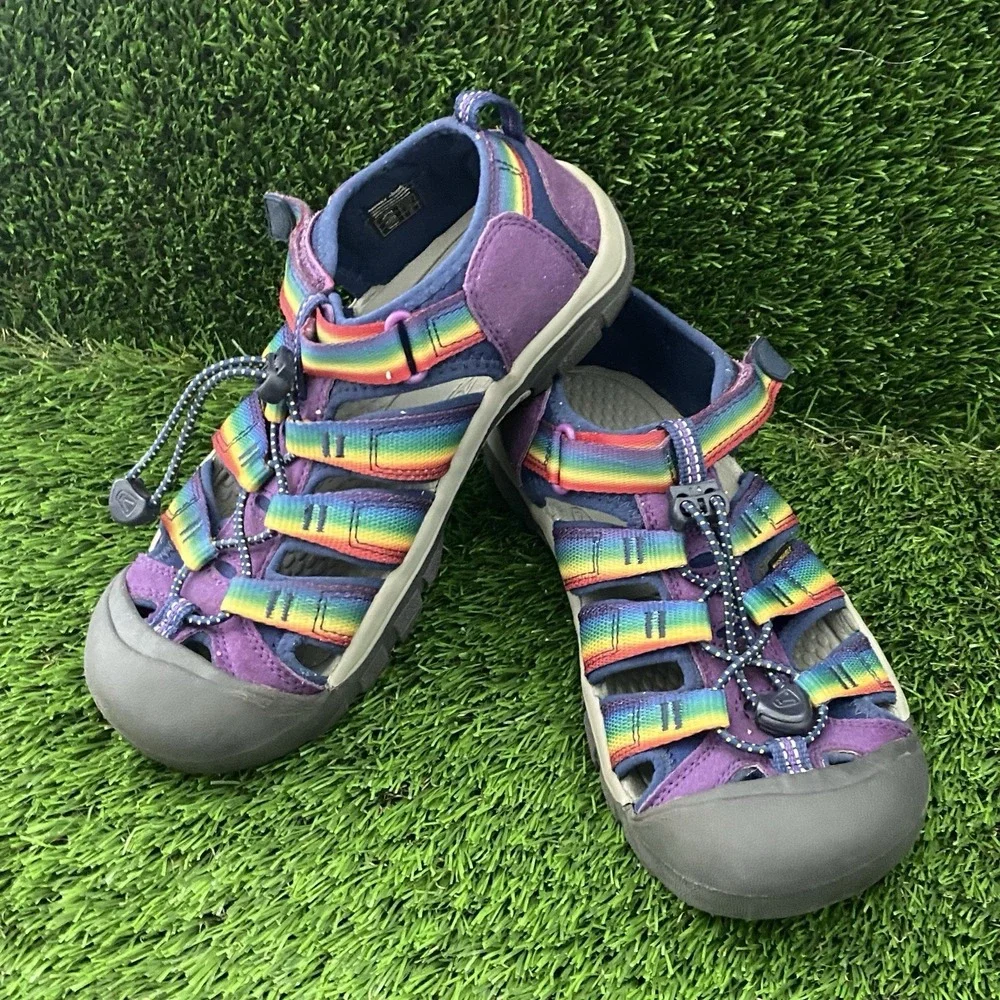 KEEN Kids Girl's Newport H2 Size 4 Closed Toe Water Sandals Purple Multi